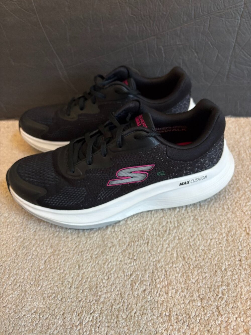 Skechers Go Walk Max Cushion Women's Running Walking Shoes Size 8 Black Pink